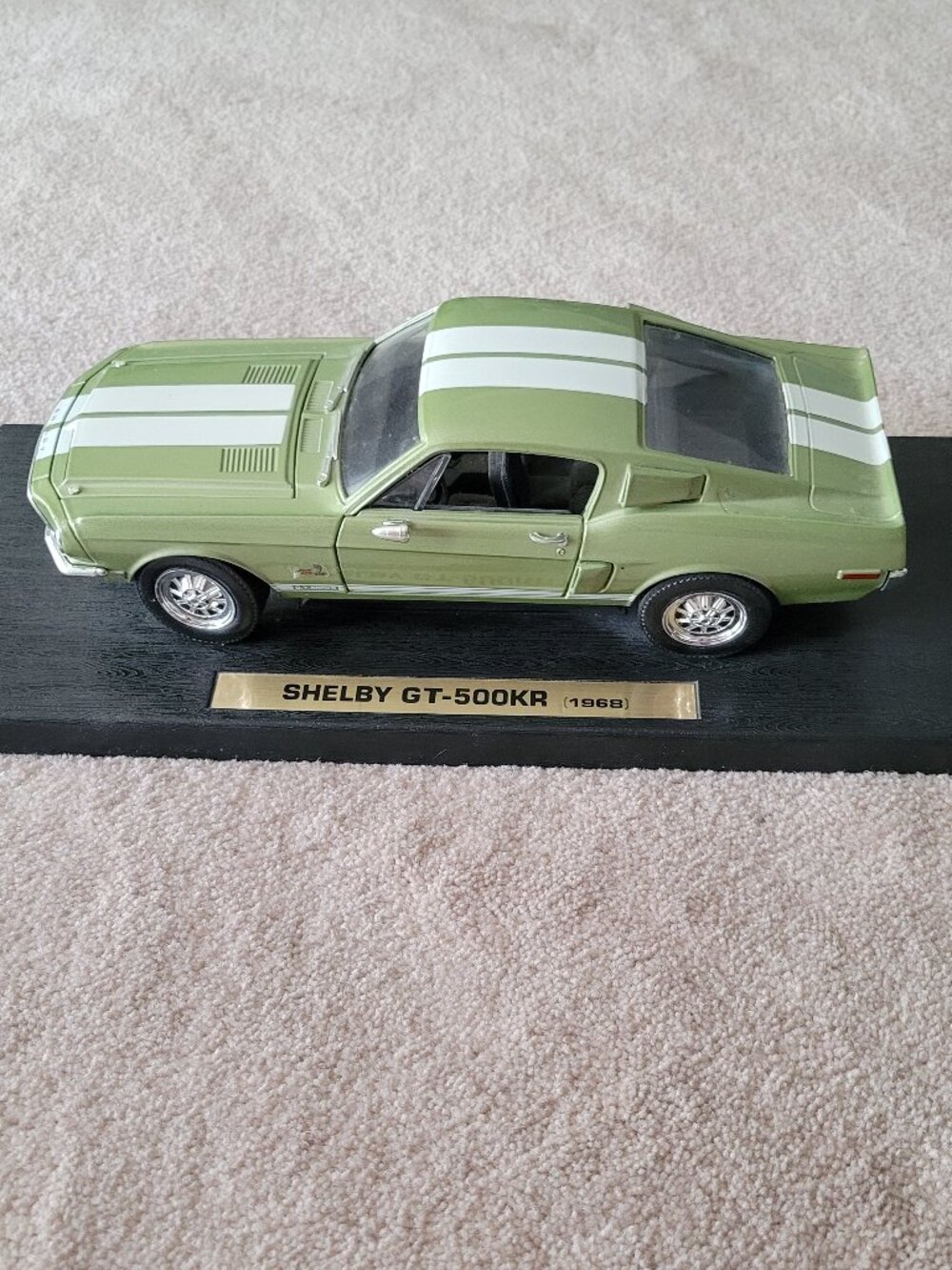 Ford Mustang Shelby GT500 KR Diec Cast Car 1:18 Vintage Road Signatures Diecast
